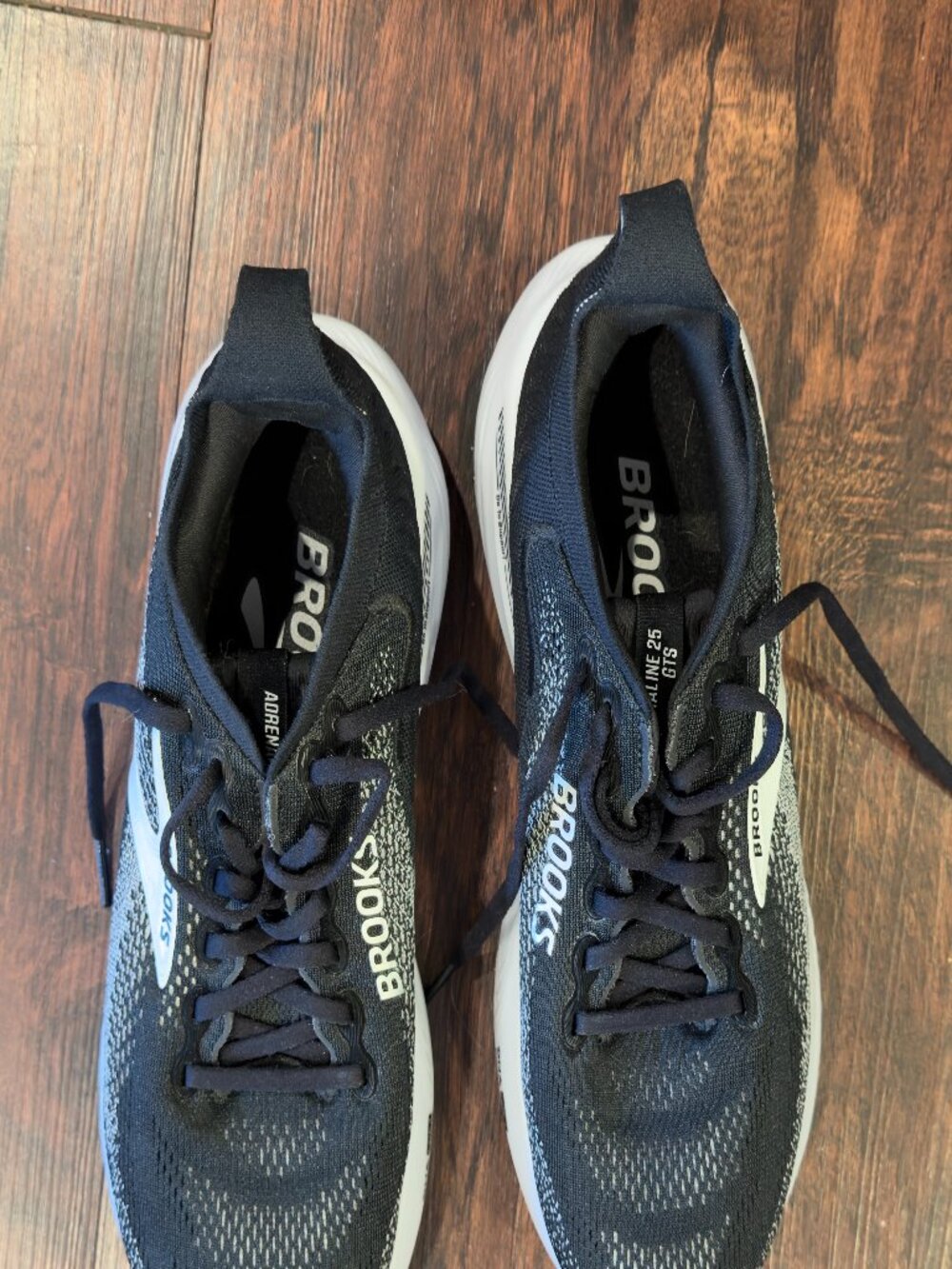 Women's 9.5 Brooks Running Shoes